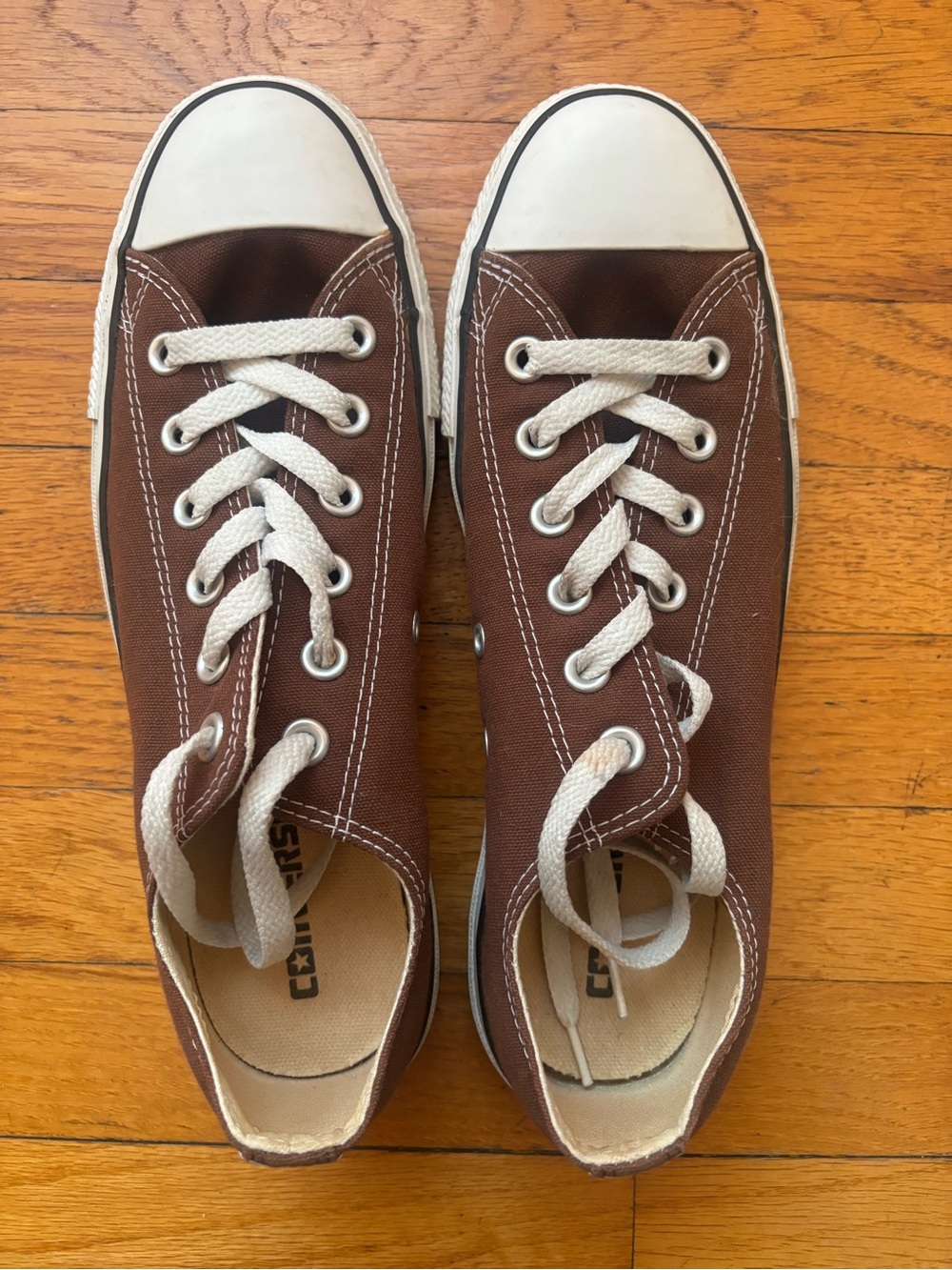 Converse low top Chuck Taylors